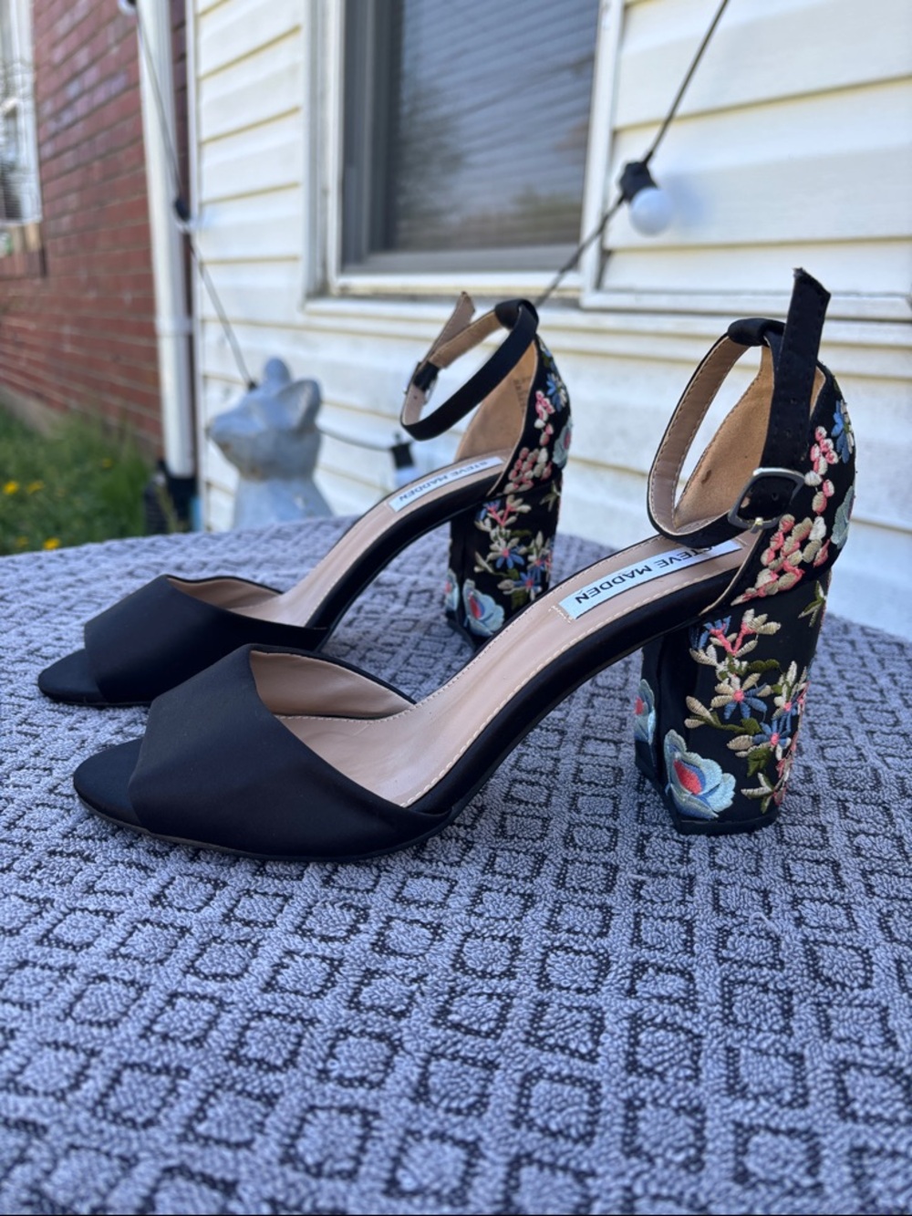 Steve Madden Black Floral Embroidered Block Heel Sandals